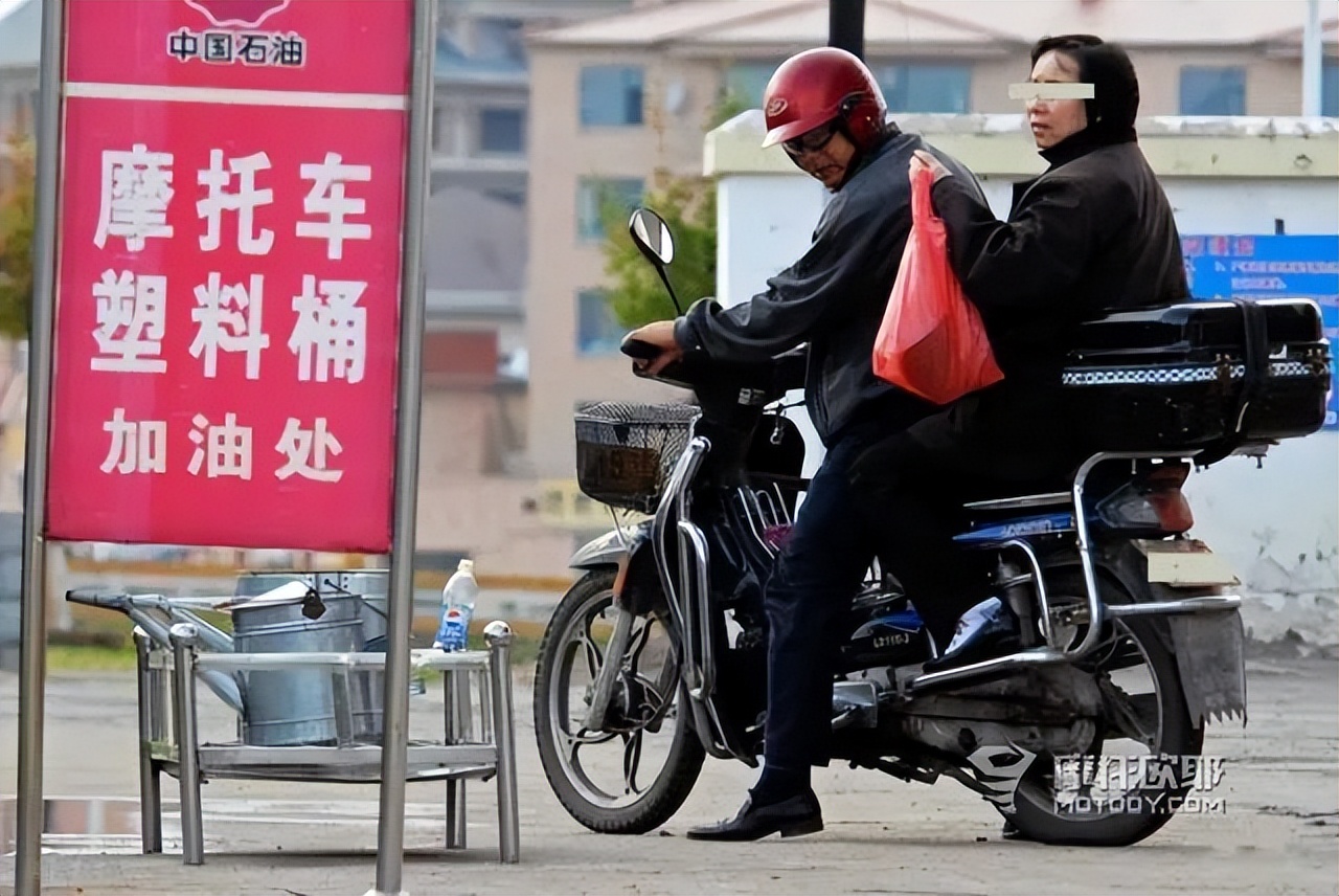 摩托车加油推行4.5米新规取消了吗,摩托车加油现在还用退出加油站吗