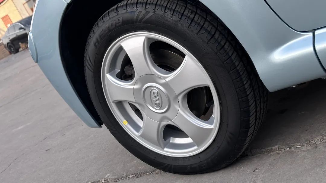 2010款比亚迪f0翻新案例,比亚迪f0全车翻新喷漆多少钱