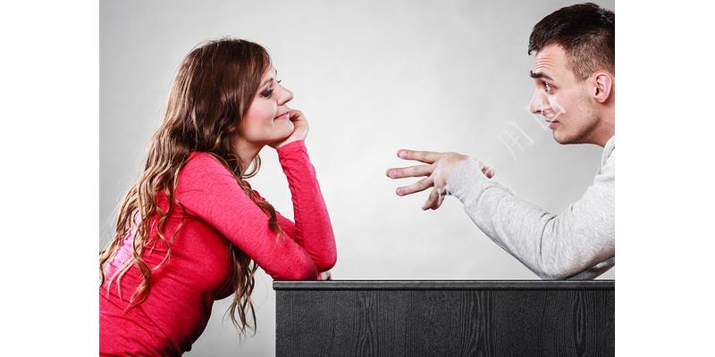 女子为凑钱给老公治病,女子为了给丈夫治病筹钱现身