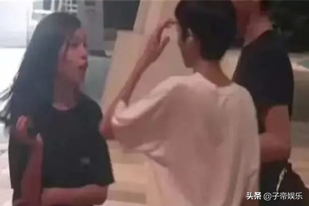 素颜做志愿者走亲民路线被讽刺有目的洗白儿子宣传造势