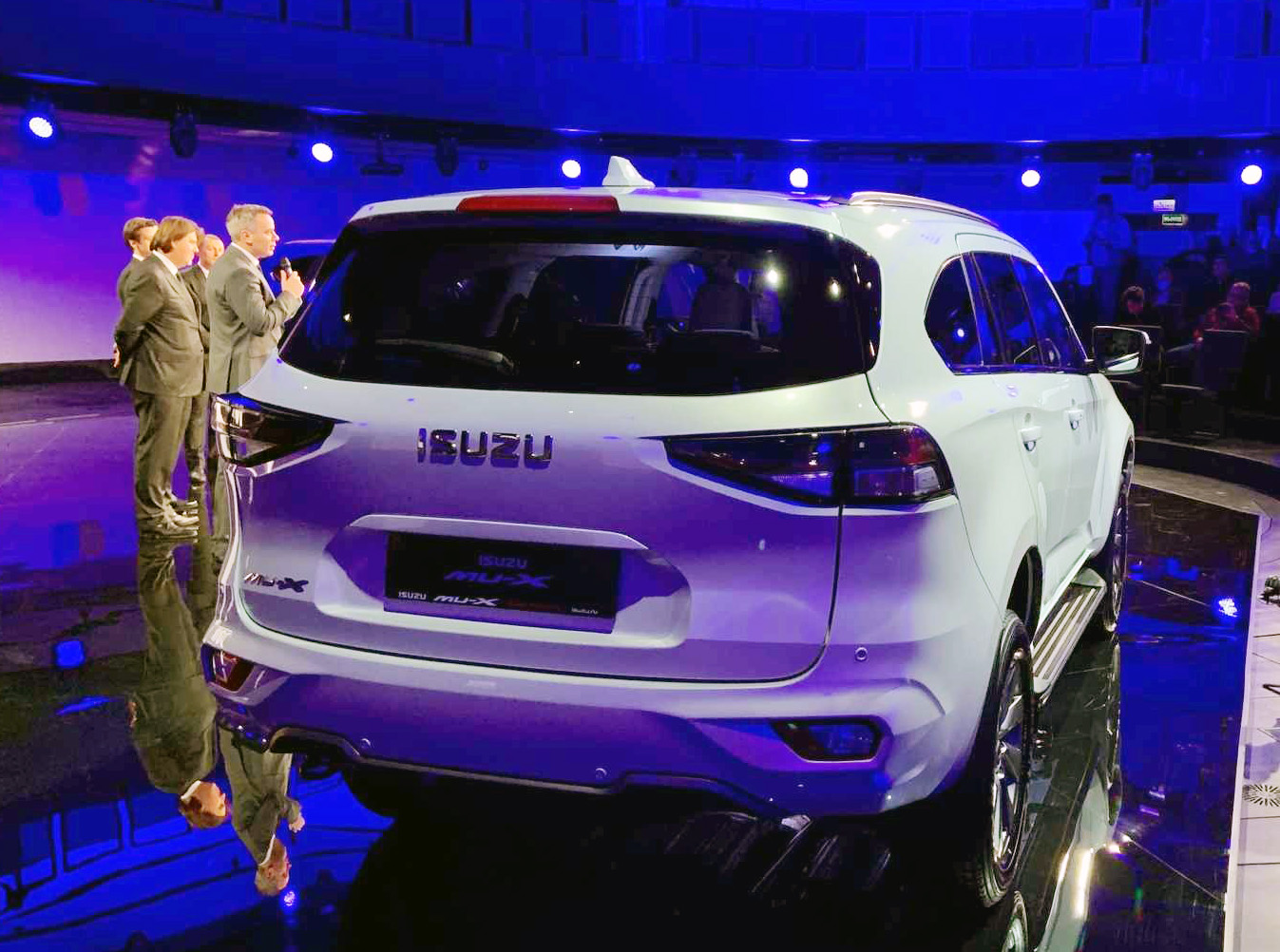 新款五十铃新mu-X发布，搭载3.0T柴油动力，约合人民币35万起