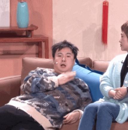 贾玲沈腾本色出演张小斐,贾玲张小斐2020微博之夜红毯视频