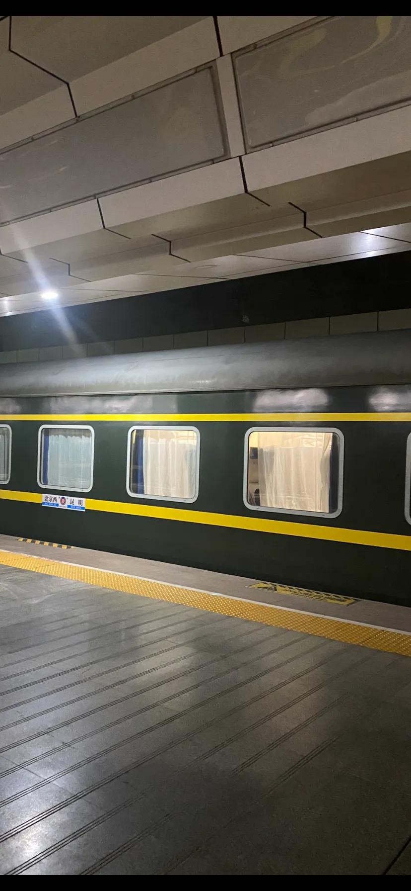 火车厕所放个盆干啥,火车厕所桶里为什么放水