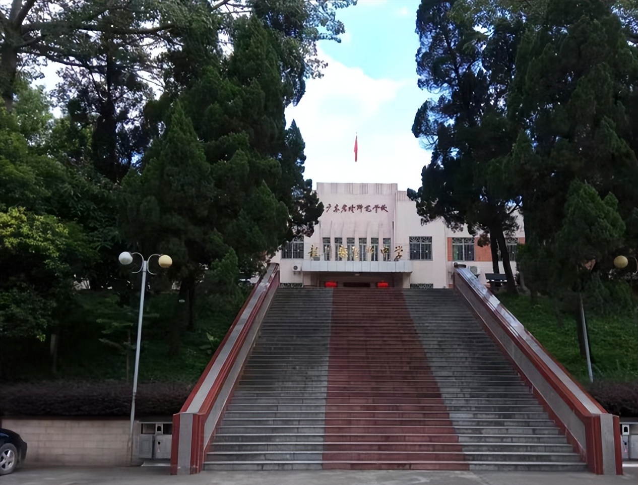 难忘师生情意长,难忘的恩师情同学情