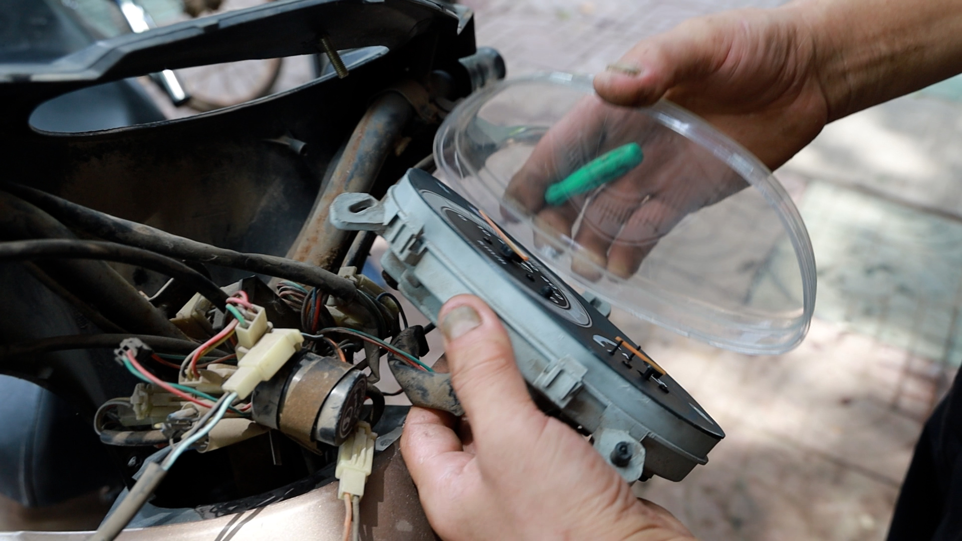 电动车仪表罩子发黄小妙招,电动车仪表发黄怎么处理