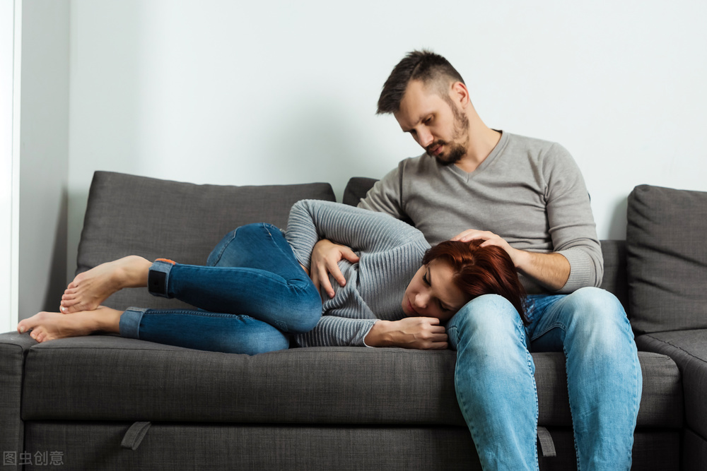 男同事竟然找我要卫生巾和我的月经羞耻