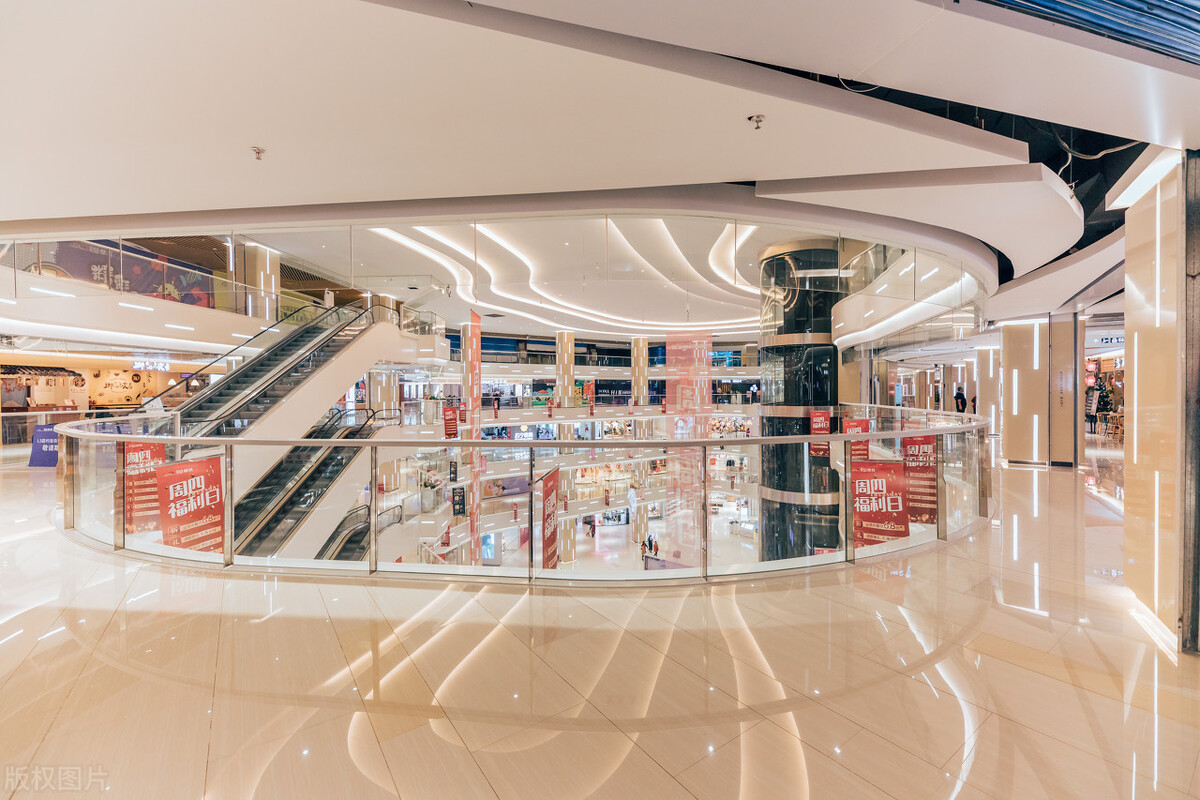 又贬又夸,美发界的新套路