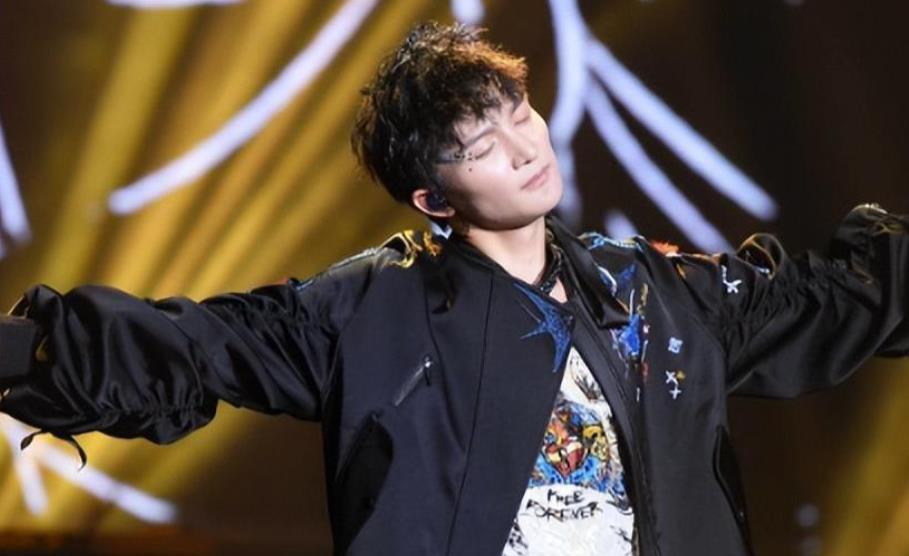 一张脸像不同的两个人是什么体验,同一张脸都是两个模样