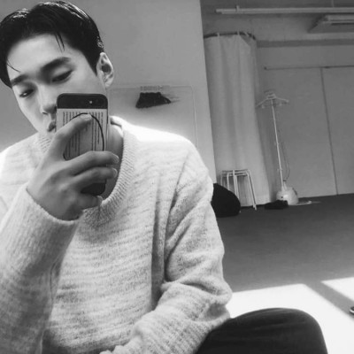 动漫男生头像伤心难过,男生的头像图片霸气冷酷无情