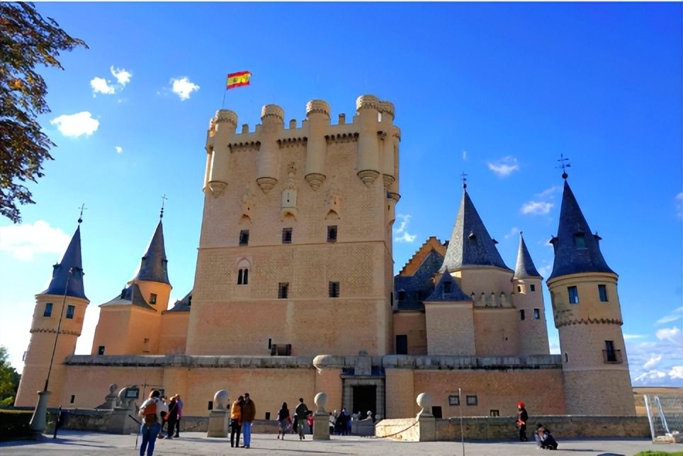 中世纪防御城堡,中世纪城防工事