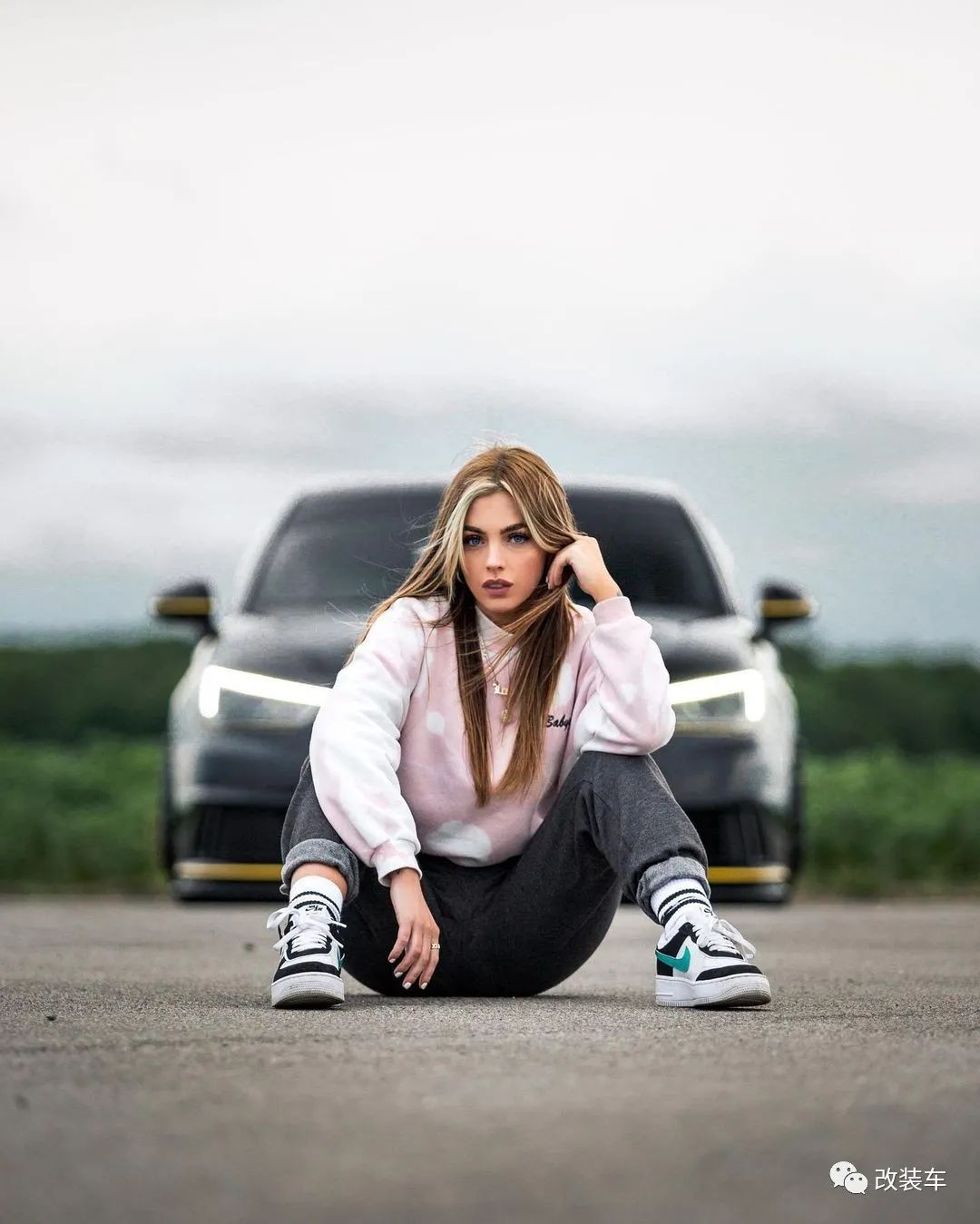 奔驰c级小姐姐改装,奔驰威霆改装小姐姐