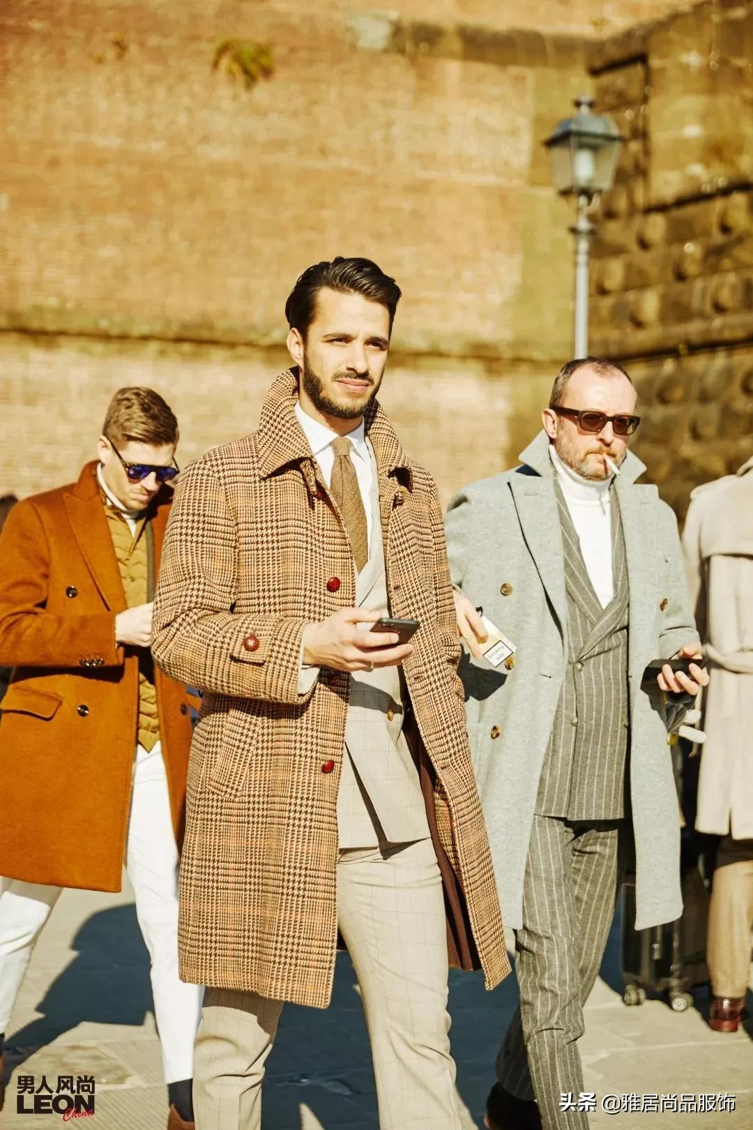 男士黑色大衣内搭什么颜色打底,男士穿大衣怎么搭配裤子和鞋子