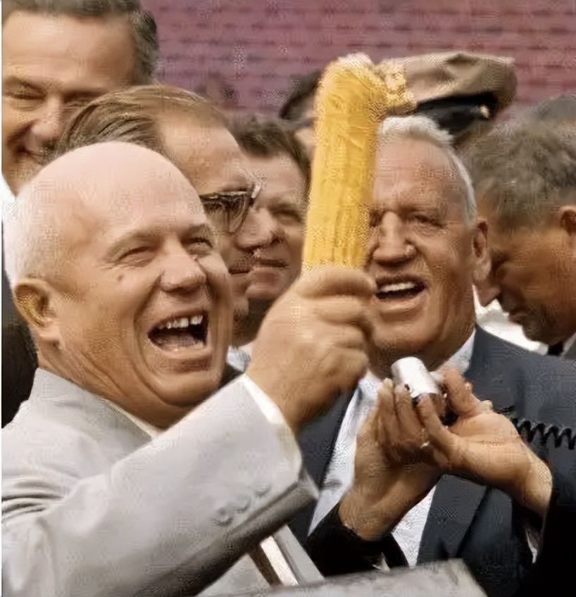 1958年，毛主席听王鹤滨讲国外趣闻，越听越奇，不断追问：还有吗