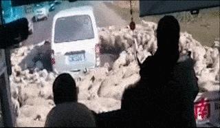 老婆和领导一起出差出车祸,老婆和老总出差摔倒