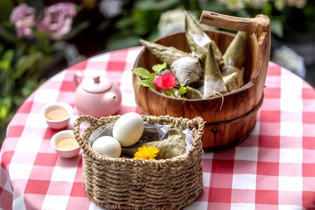 端午赛龙舟超快救屈原,龙舟比赛是纪念屈原还是救屈原