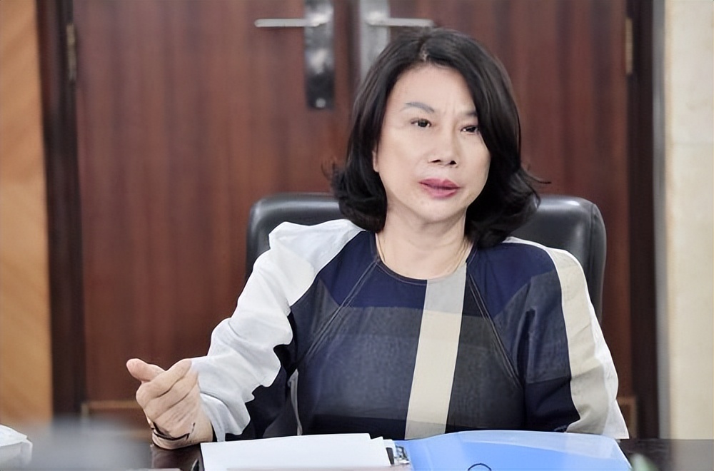 马云问董明珠喜欢什么样的男人,马云问董明珠你看得上我吗视频