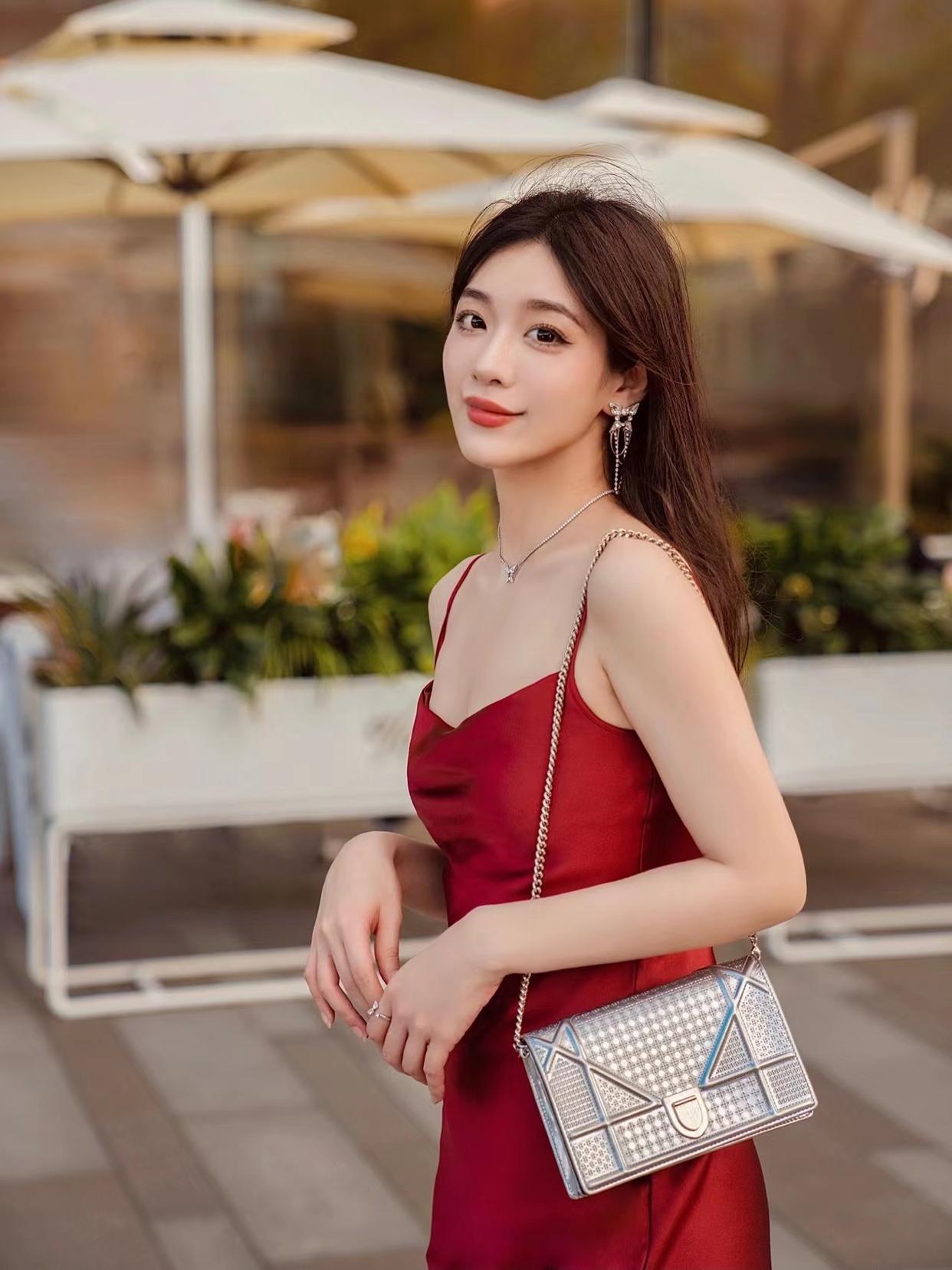 10秒教你学会摆拍再也不用剪刀手,16个摆拍动作告别剪刀手