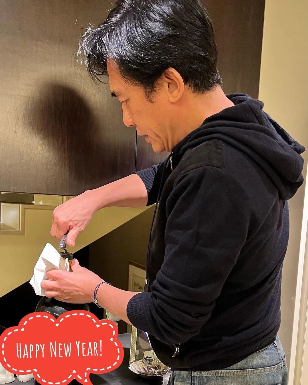 刘嘉玲与梁朝伟恩爱合照穿小香风,刘嘉玲梁朝伟红毯动图