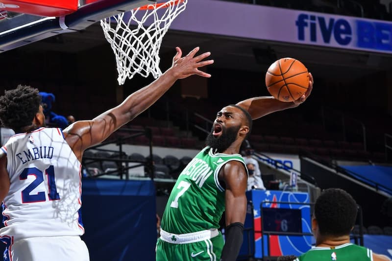 nba篮球衣杰伦布朗,最新nba球星入场穿搭