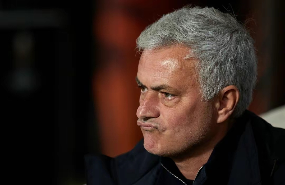 绌嗗竻琚仠璧涚綏椹幏杩炶儨,绌嗗竻娆у啝涓婇伃閲嶅垱