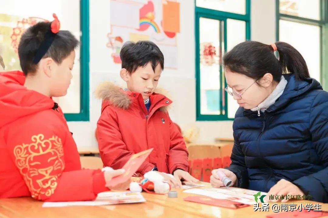 南京市长江路小学一年级开展“畅畅笑笑”乐评园活动