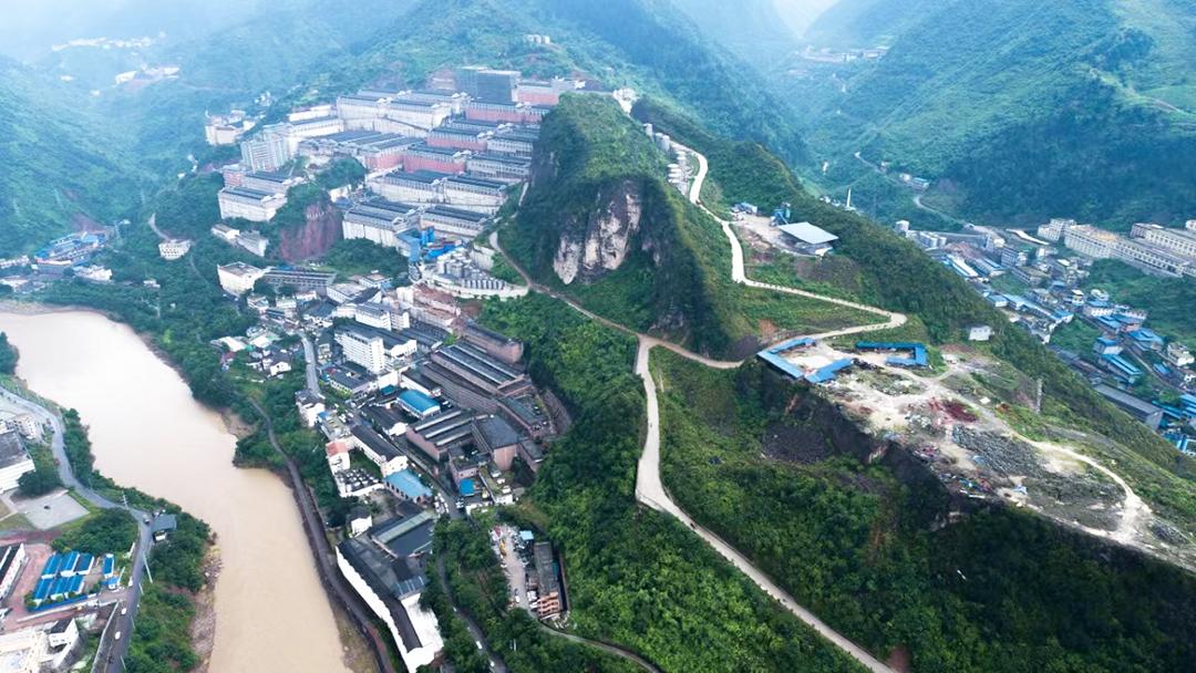 他可能是最神秘的酱酒人，在茅台镇投下24亿，只为情怀？