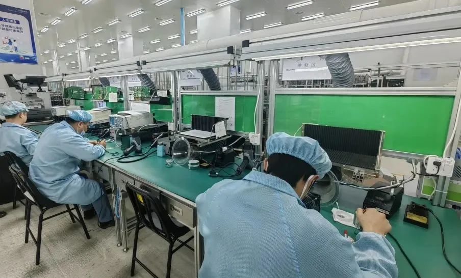 关注丨铁路港:春节脚步忙,海关眼中的“热火朝天”