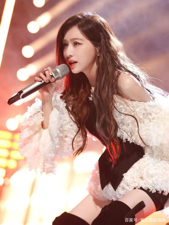 学生党怎么扎头发好看短发12-14岁,偏短发的女生怎么扎头发才好看