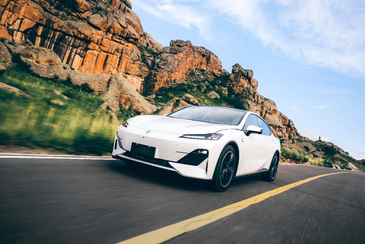 开完朋友的SL03增程版，我放弃了所有的合资燃油中型车