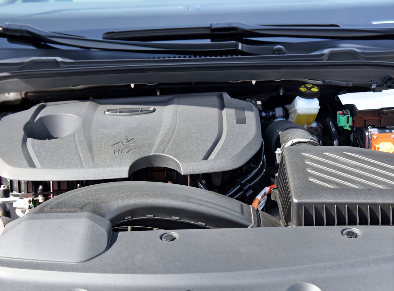 轩逸、朗逸该退位了，10万级首选吉利帝豪LHi·P，油耗低、够安全