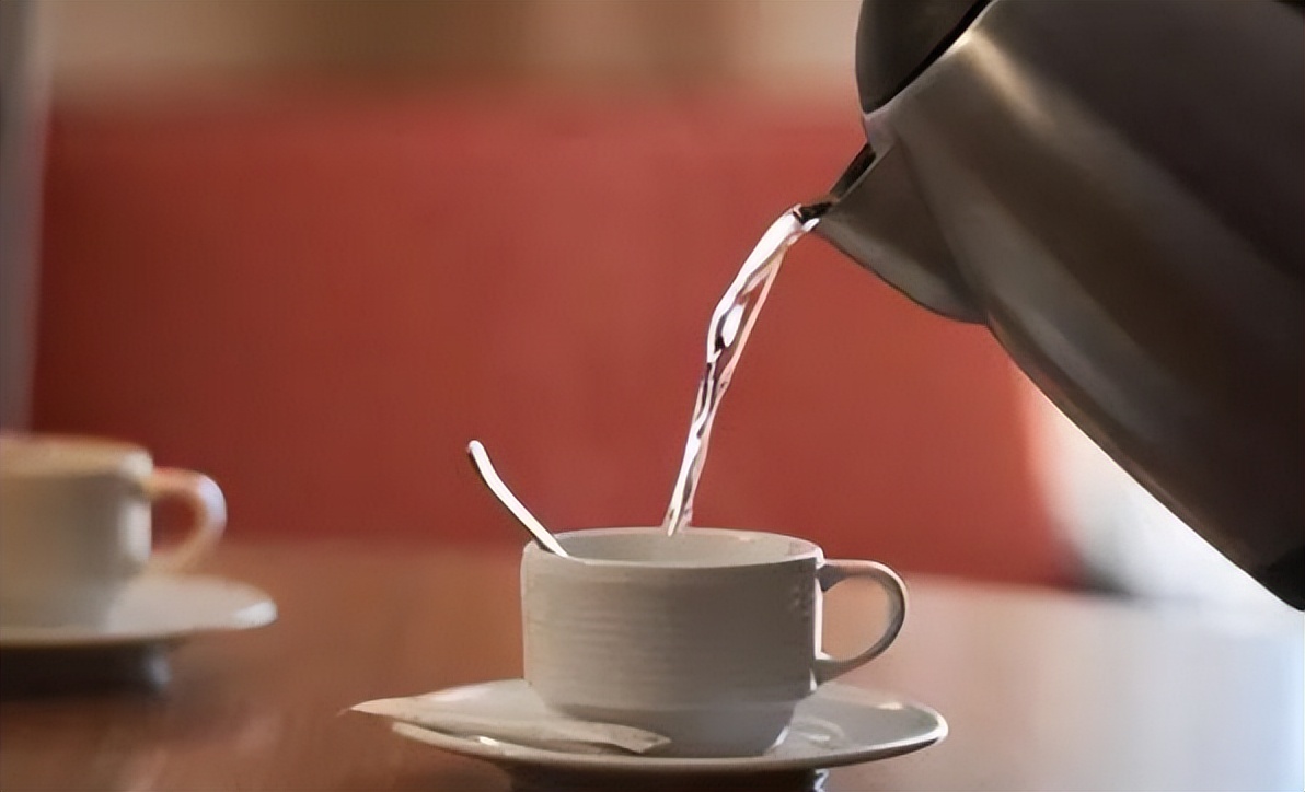 晨起第一杯水是怎么喝,晨起第一杯水到底怎么喝