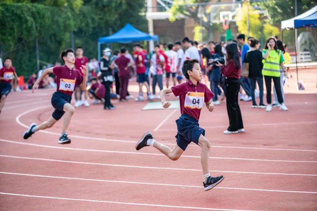 给孩子营造爱学习的氛围,融洽的师生