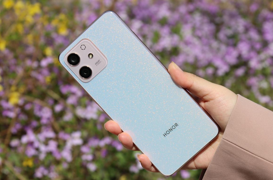 给父母用性价比高的手机推荐,送父母1500-2000元最值得推荐的手机