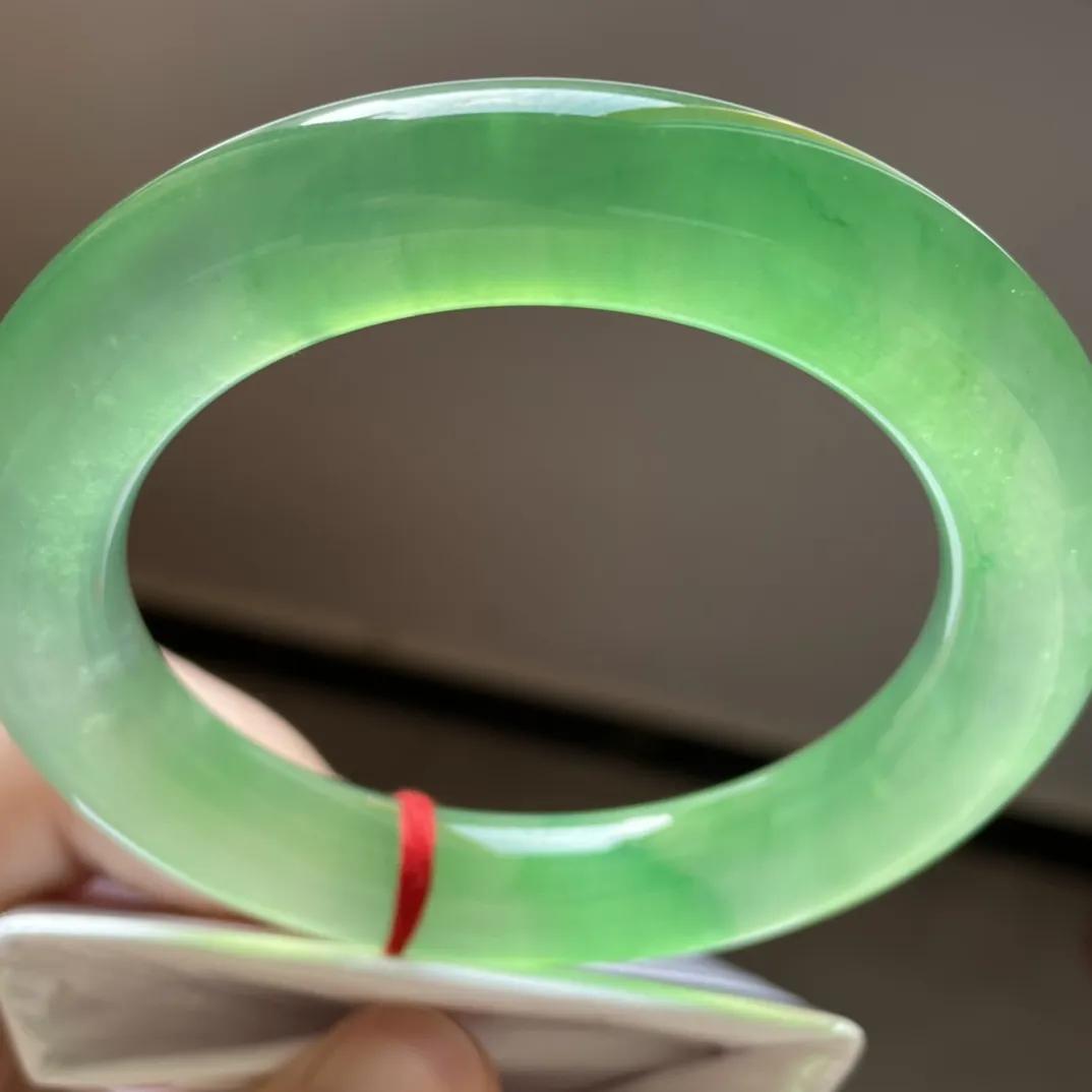 缅甸a货翡翠冰种小圆条翡翠手镯,有绿白黑三种颜色的翡翠手镯