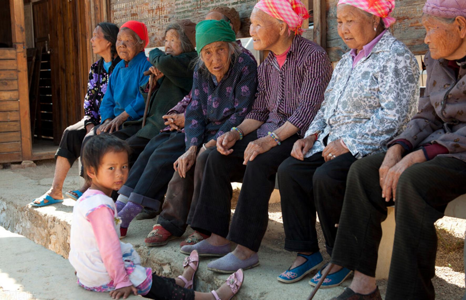 我53岁，存款680000，老伴手术缴费时余额不足，我：没钱就拔管吧