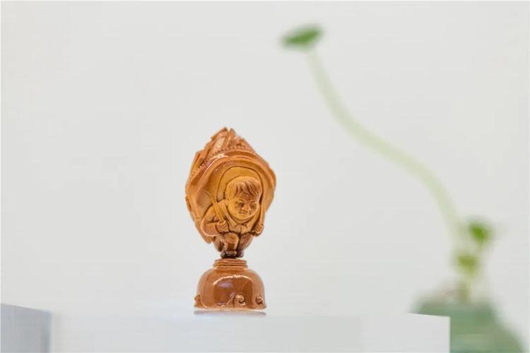 橄榄核雕方寸之间,舟山核雕方寸之间