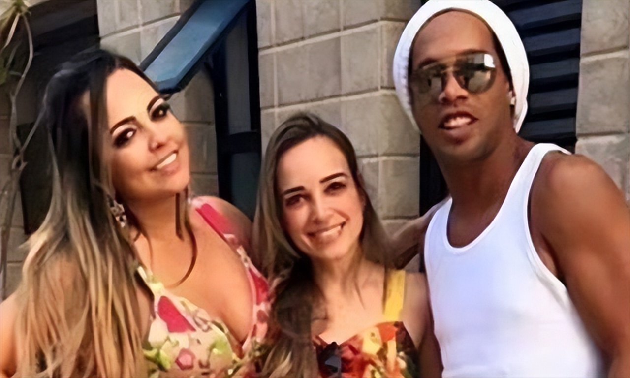 足球巨星小罗去nba,小罗现身nba现场