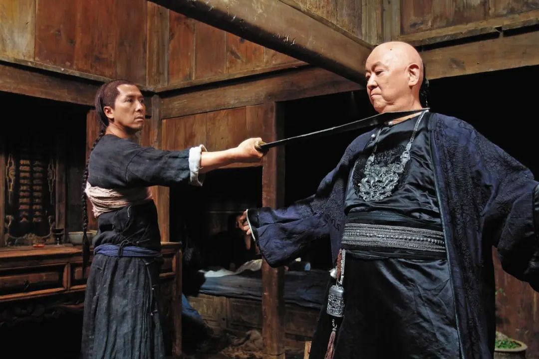 恋人妻、追青霞、混黑道、建豪宅，“武侠片之父”的江湖往事……