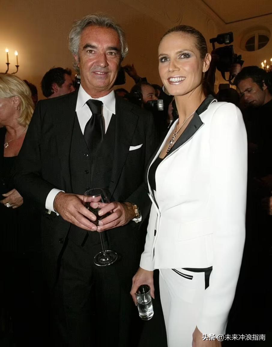 海蒂克鲁姆和女儿一起拍照,海蒂克鲁姆全家福