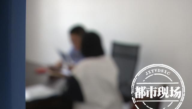 19岁女儿高考落榜,父母为高考落榜女儿做法事