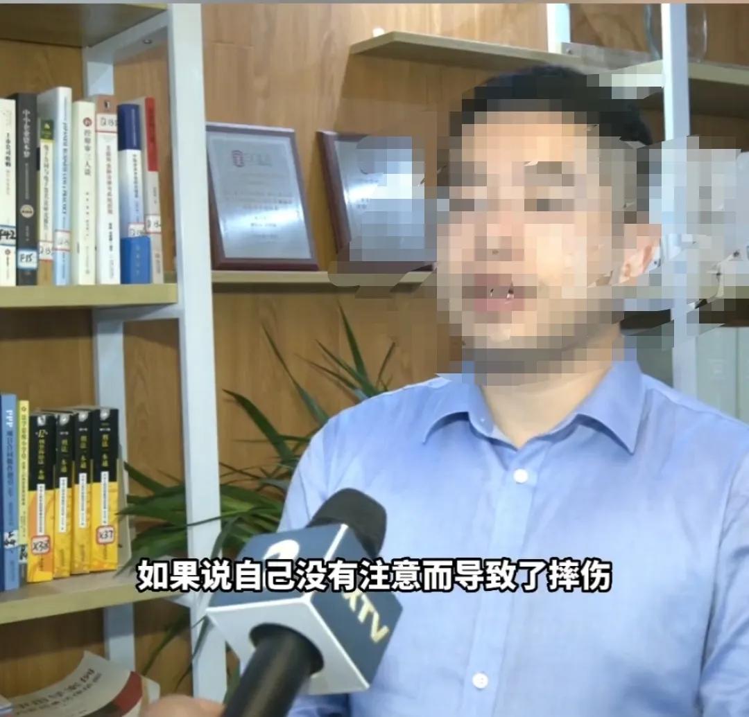 烧烤店老人摔倒,老人在店门口摔倒店主负多少责任