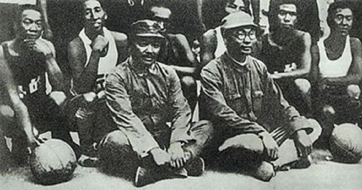 1959年毛主席命贺龙整治国足，贺龙只用一招，国足跻身亚洲第一