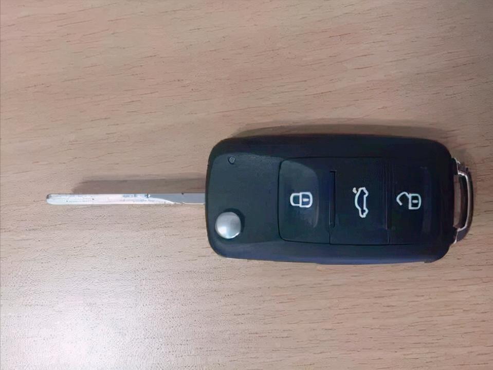 吉利车钥匙怎么换电池,车钥匙怎么换电池现代