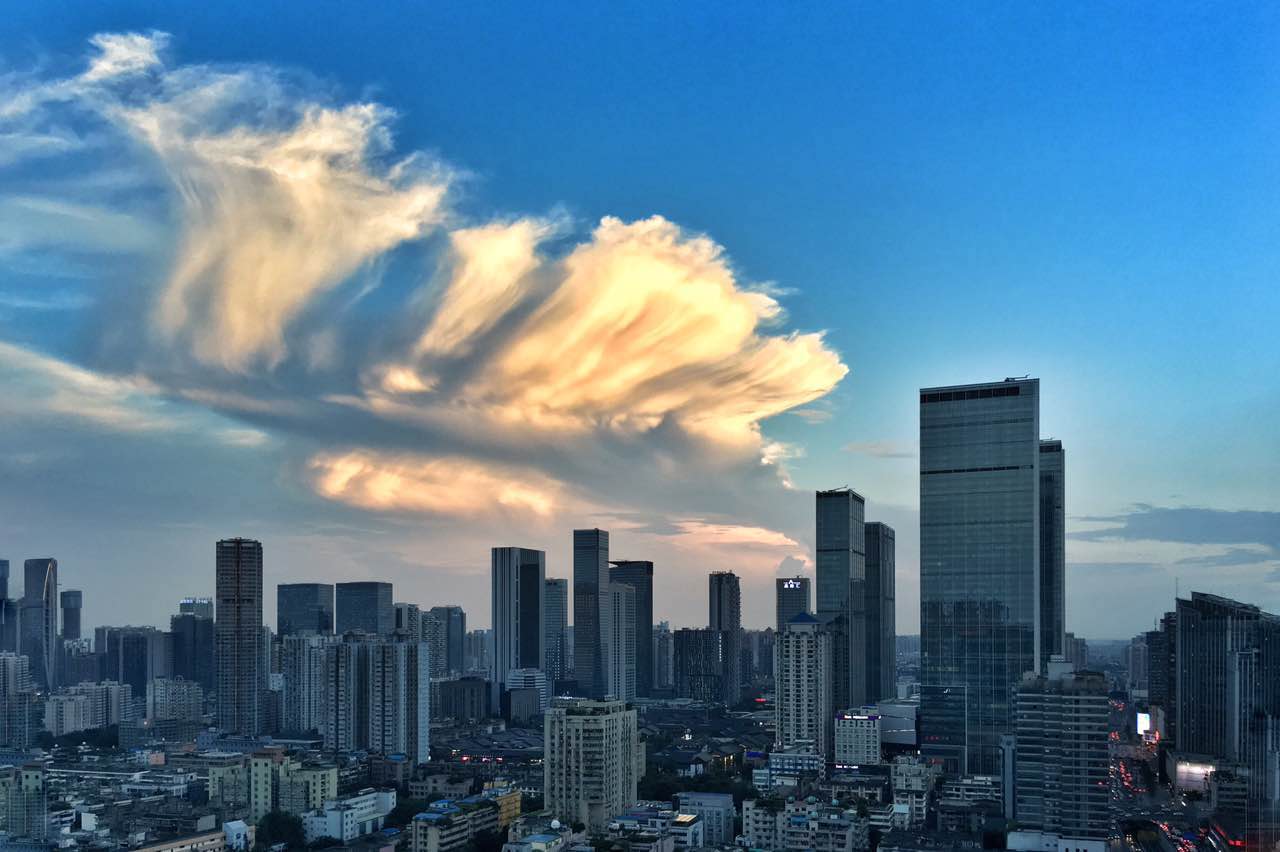 传统商圈向新型转型,深化商圈多业态融合发展新模式