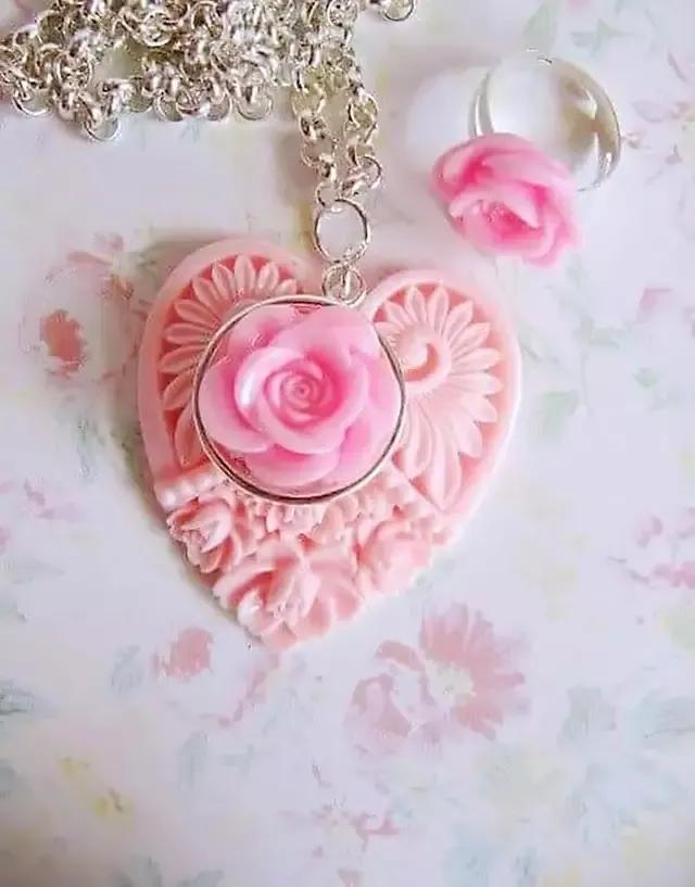 手拿心形图片,心形图片大全