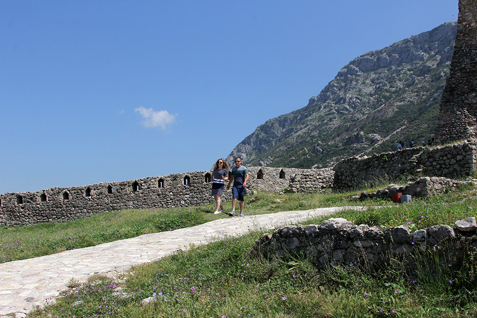 探秘阿尔巴尼亚,走进欧洲最穷国家阿尔巴尼亚