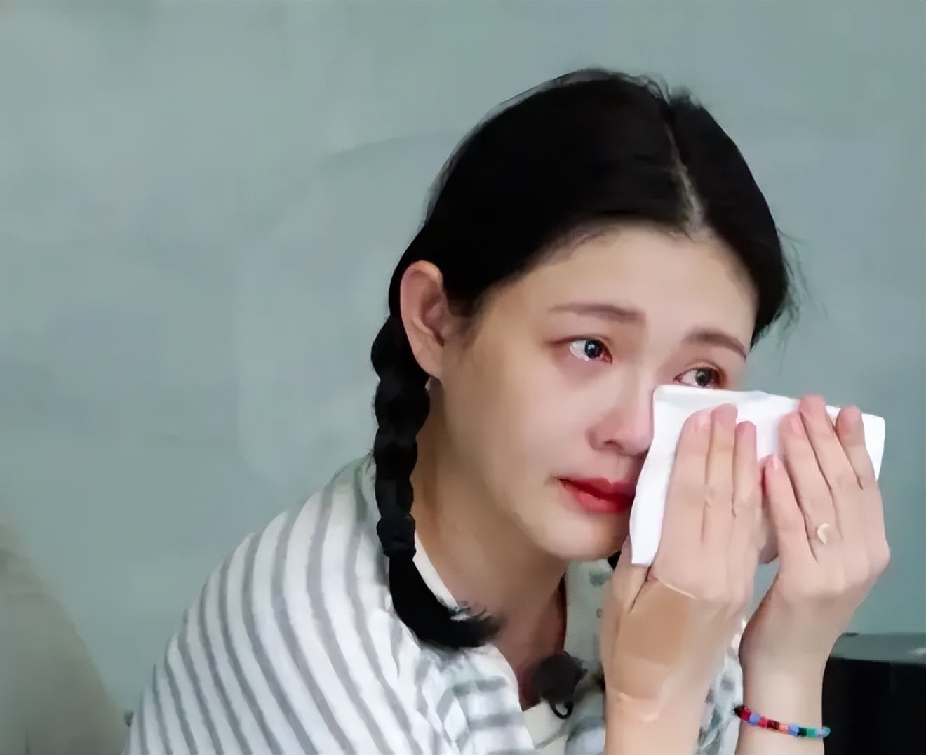 看懂大S洗白小动作，明白她为何扛起法律大旗，依旧输得一败涂地