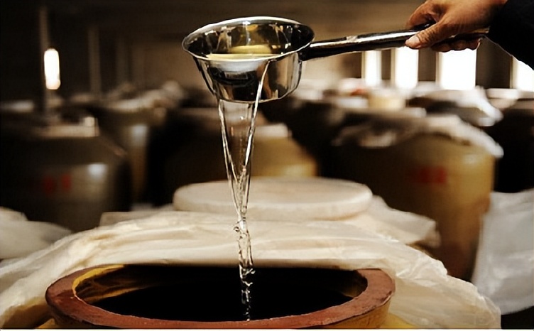 97年香港回归赖茅特制酒2斤多少钱,97香港回归赖茅纪念酒正品图片