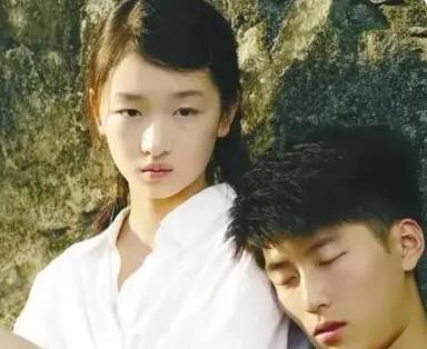 周冬雨妈妈与继父,周冬雨和父母相认