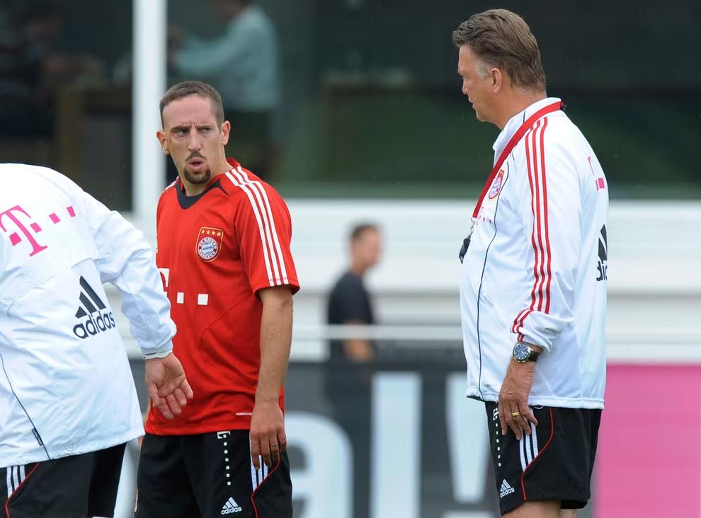 范加尔为什么不敢反驳梅西,梅西进球嘲讽范加尔